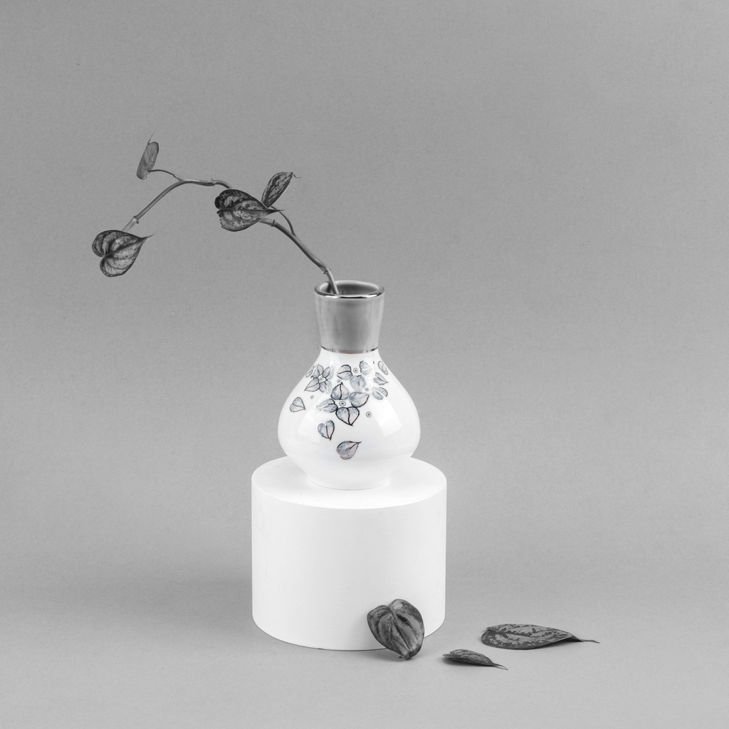 Vase - Grey w silver   